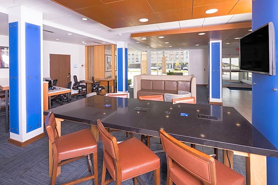 Holiday Inn Express and Suites Kalamazoo West By IHG