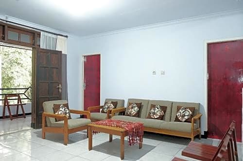 OYO 1380 Velodrome Family House Syariah