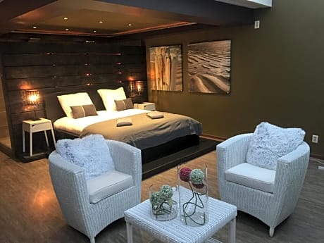 Queen Room with Spa Bath