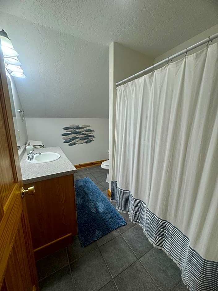 The River Condos Hot Tub Fireplace Family & Pet Friendly River Front 2 to 6 bedroom condos dock