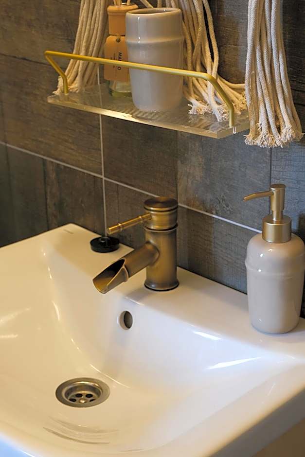 A part alatt Apartman