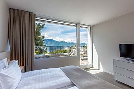 Two-Bedroom Apartment with Lake View