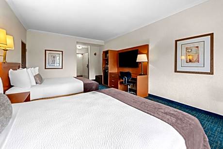 2 Queen Beds Non-Smoking Pet Friendly Room Microwave And Refrigerator Continental Breakfast