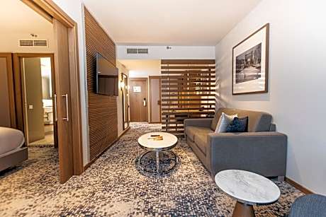 One-Bedroom Suite with Club Lounge Access