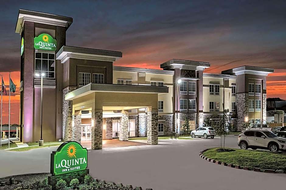 La Quinta Inn & Suites by Wyndham San Antonio by AT&T Center