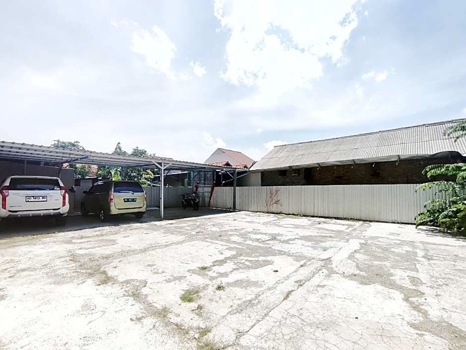 RedDoorz Near Exit Toll Banyumanik Semarang