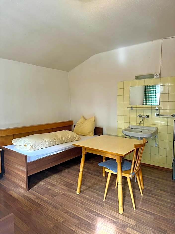 SKILL Mountain Lodge - Ski und Bike Hostel im Sommer mit JOKER CARD