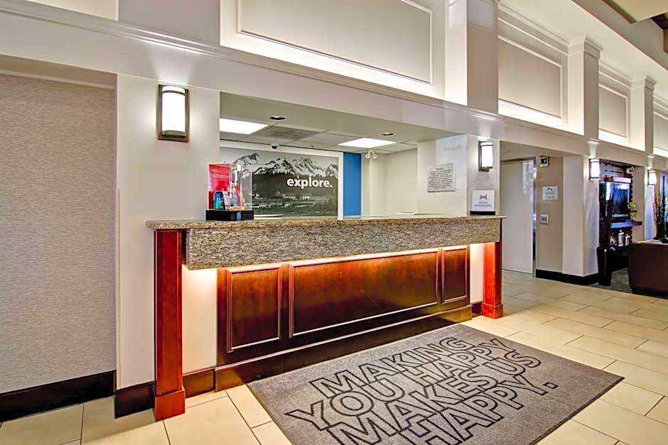Hampton Inn By Hilton And Suites Calgary-Airport