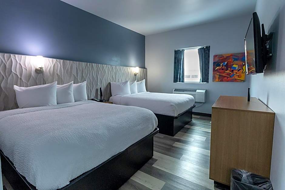 Days Inn & Suites by Wyndham Milwaukee