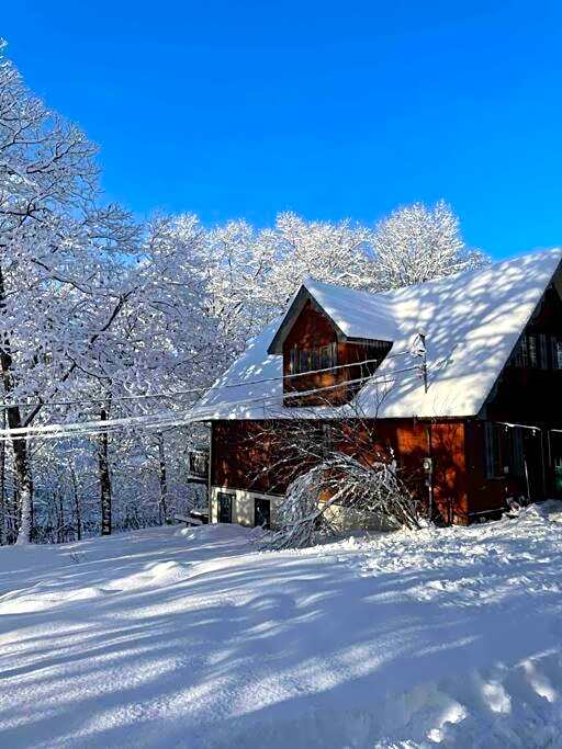 Chalet Mont Cascades w/ Spa & Fibre Optic Internet