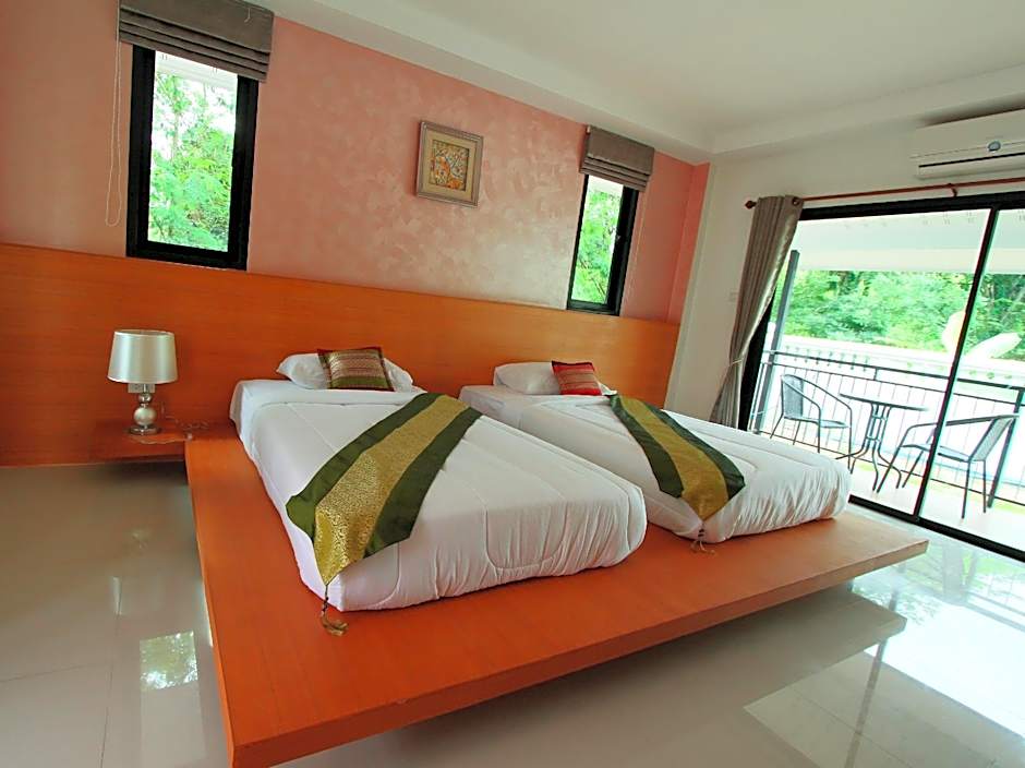 Photo 1 of 9 of Deluxe 1 Twin Bed