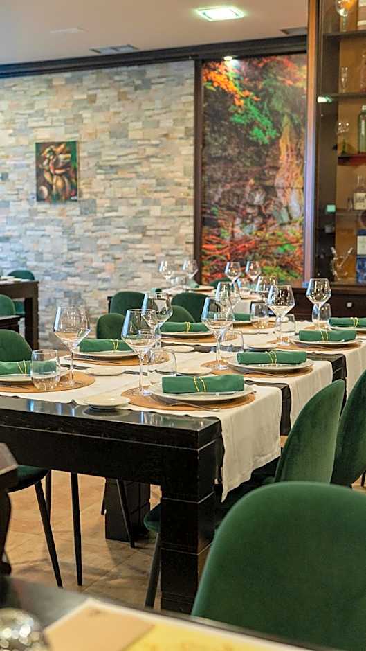 Hotel · Restaurante Asador Tio Manolo