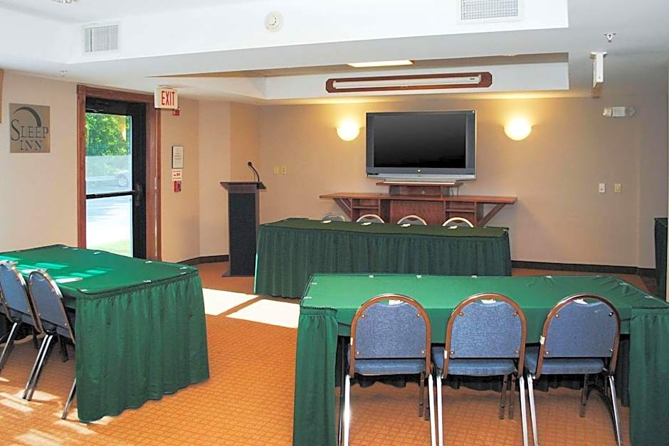 Sleep Inn & Suites Queensbury - Lake George