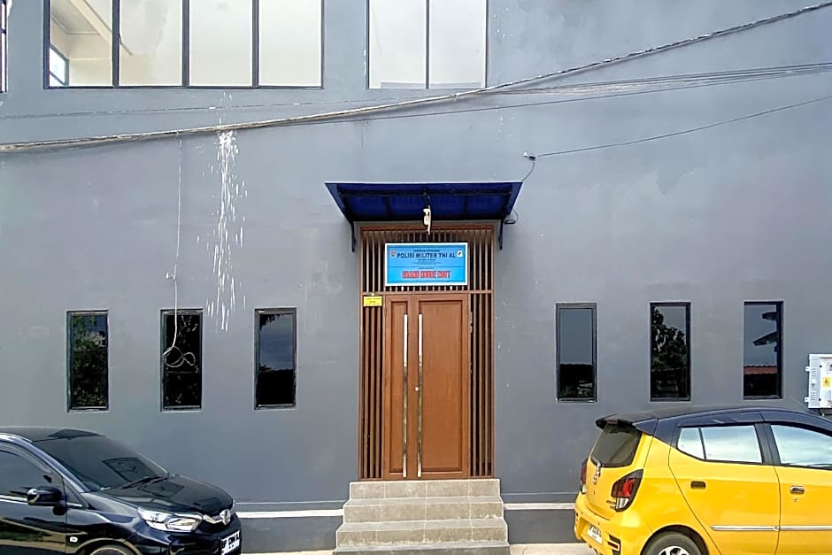 RedDoorz near Batu Ampar Harbour