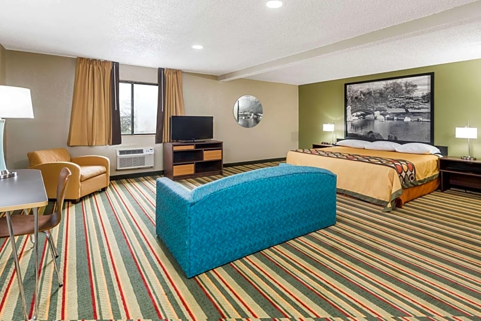 Super 8 by Wyndham Bloomington Normal