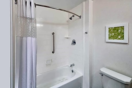 1 King W/Refrigerator Nonsmoking