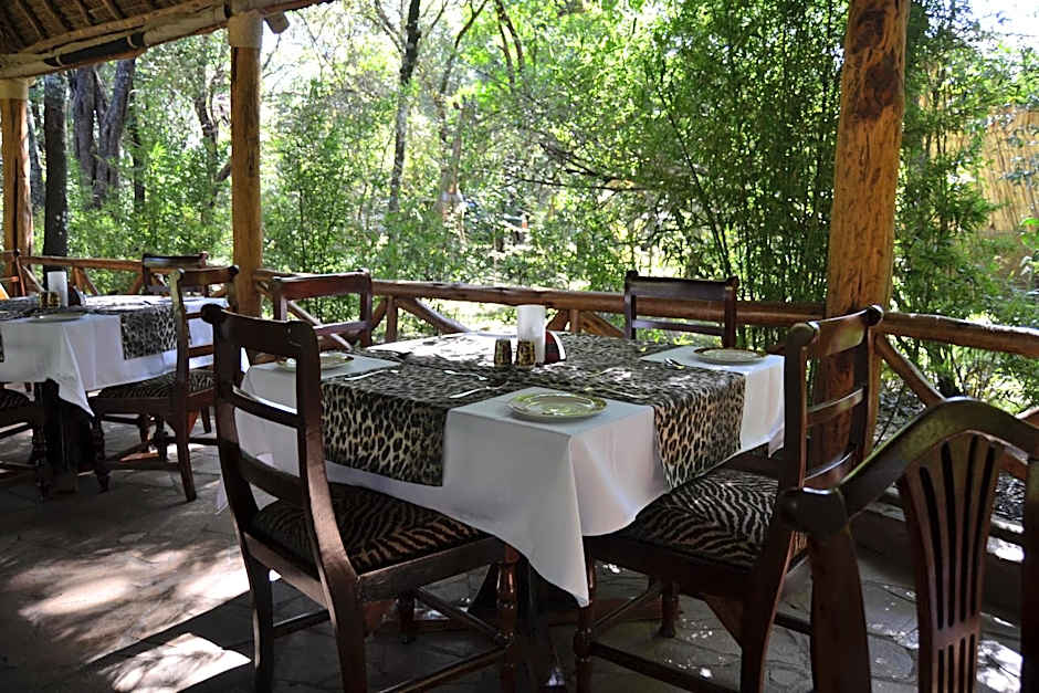 Exploreans Mara River Camp