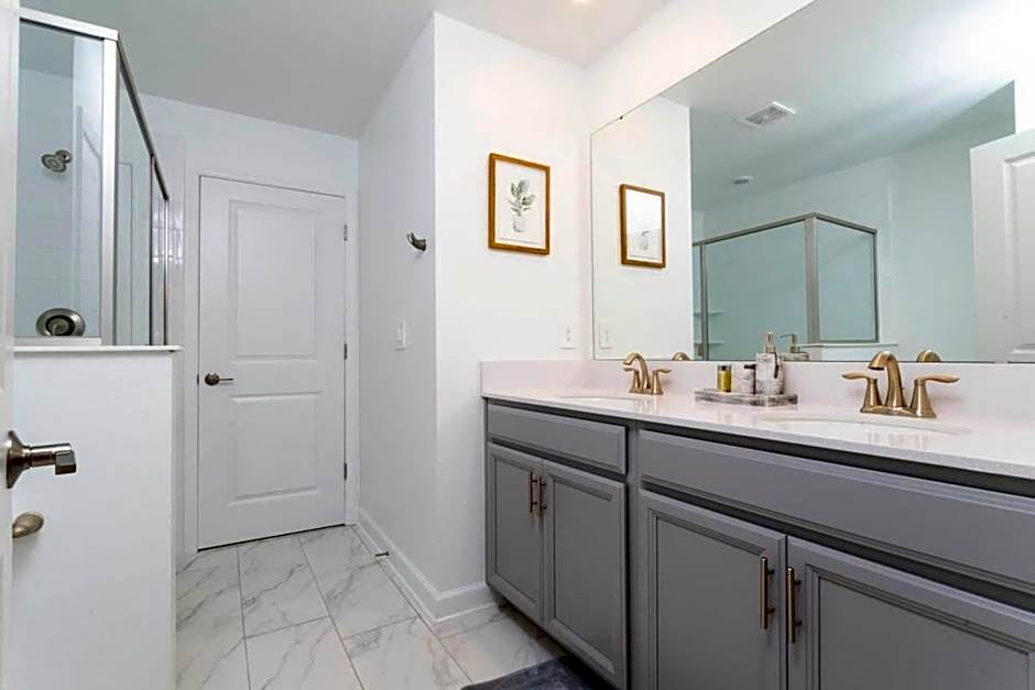 Super nice and spacious 9BDR home
