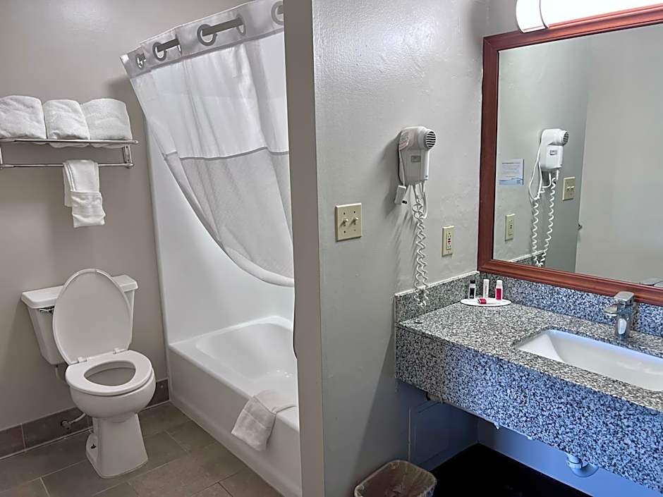 Days Inn by Wyndham Greenville