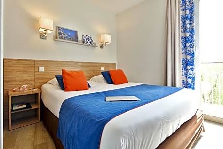 One-Bedroom Apartment with Sleeping Alcove, Air Conditioning and Terrace (6 People)
