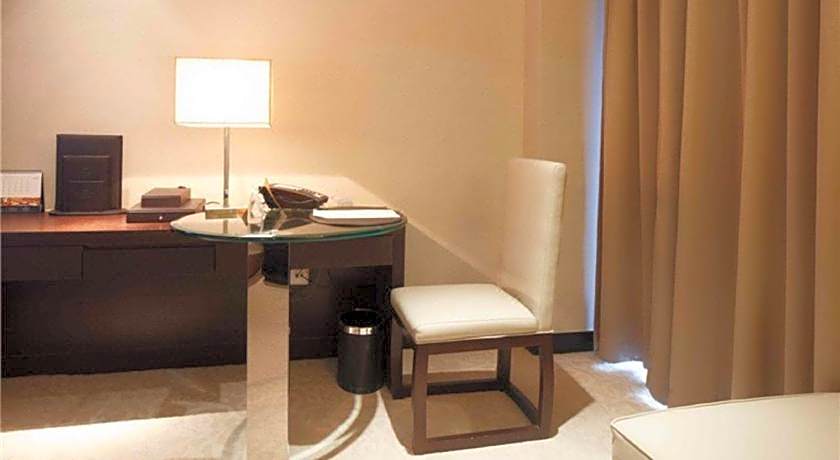 Howard Johnson IFC Plaza Ningbo Hotel