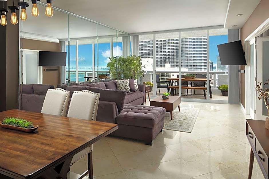 DoubleTree By Hilton Grand Hotel Biscayne Bay