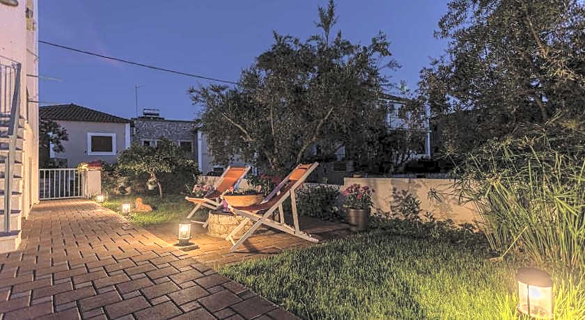 Lefkis apartments & studios