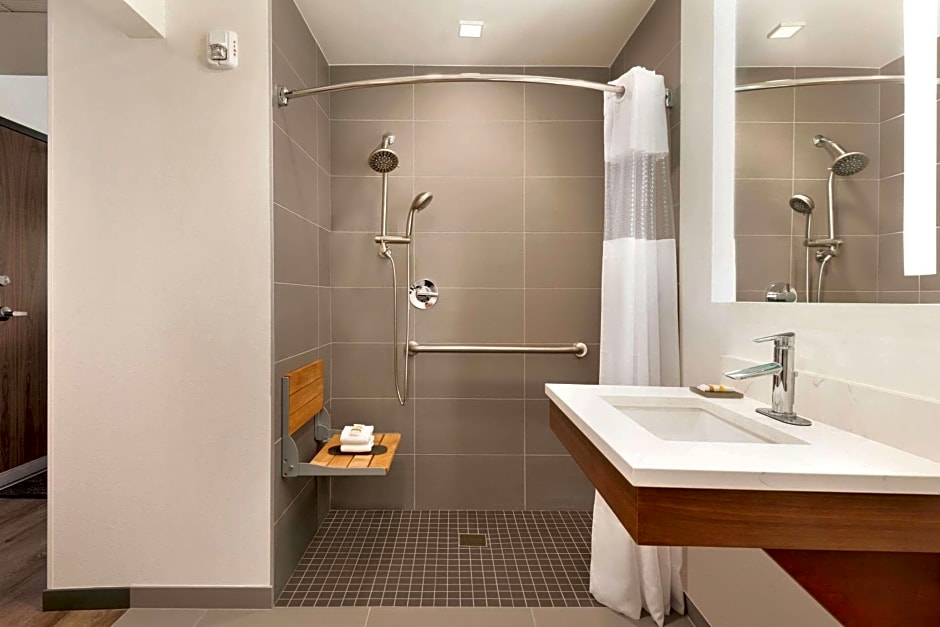 La Quinta Inn & Suites by Wyndham San Luis Obispo Downtown