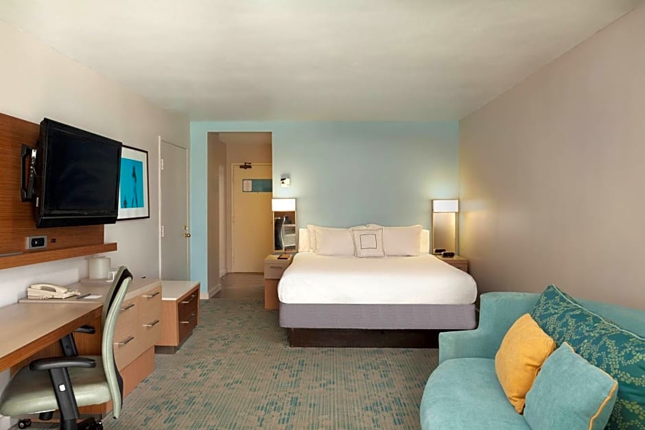 Courtyard by Marriott Isla Verde Beach Resort