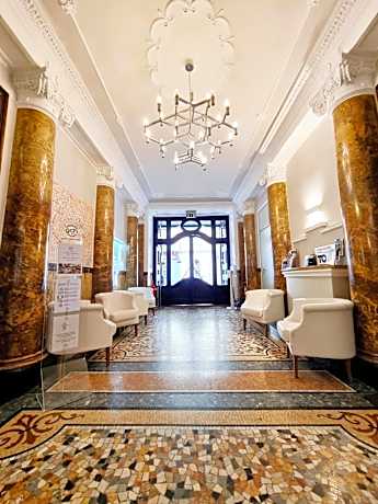 Green Class Hotel Astoria