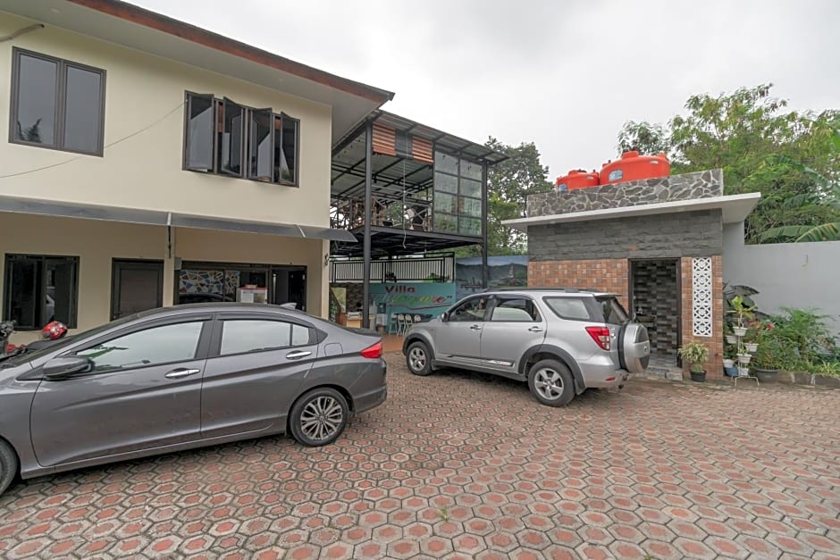 RedDoorz Plus near Jungeland Sentul