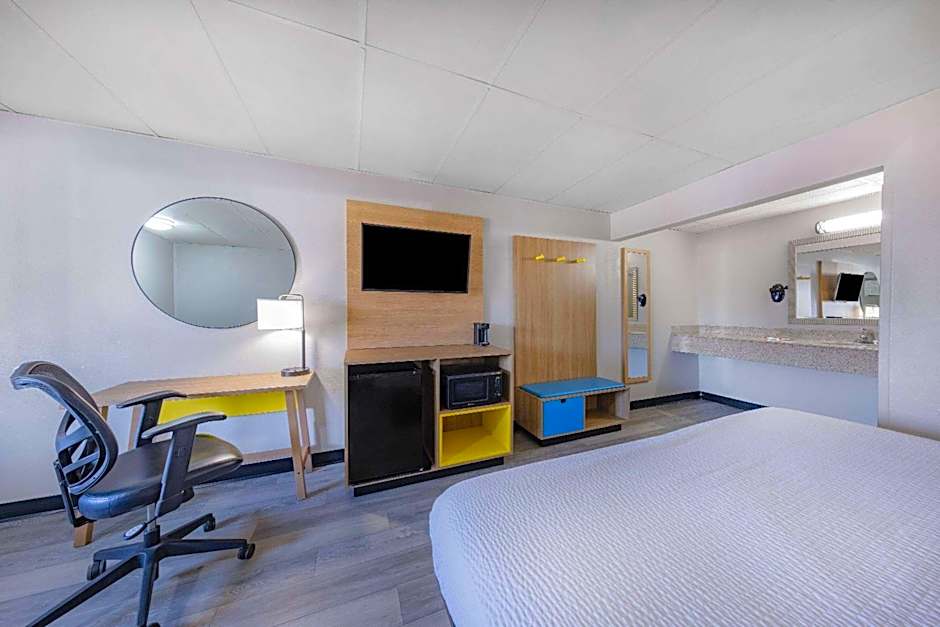 Days Inn by Wyndham Fredericksburg North