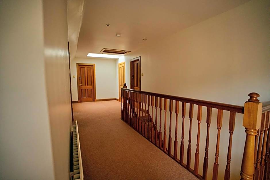 Woodlands House with Hot Tub