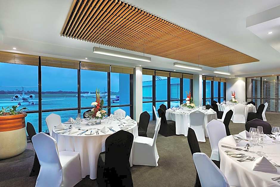 Legend Hotel Lagos Airport, Curio Collection By Hilton