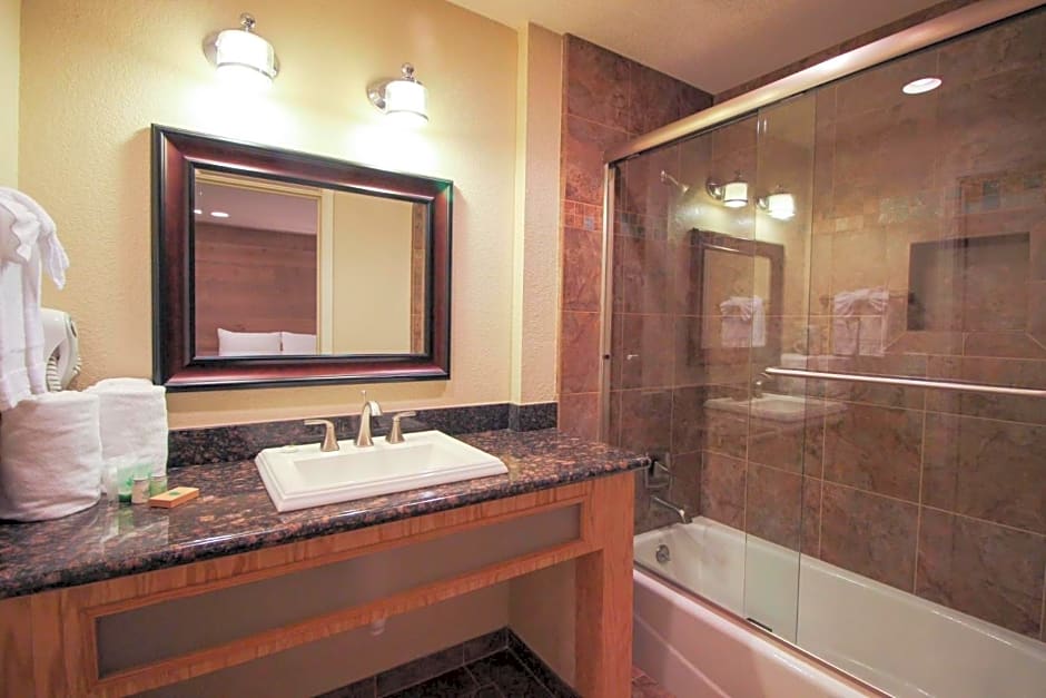Postmarc Hotel and Spa Suites