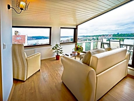 Suite with Terrace and Jacuzzi