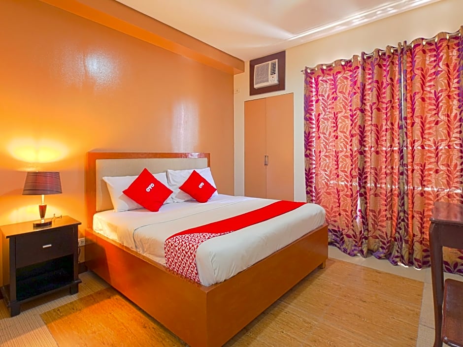 OYO 769 Poblacion Suites Polaris