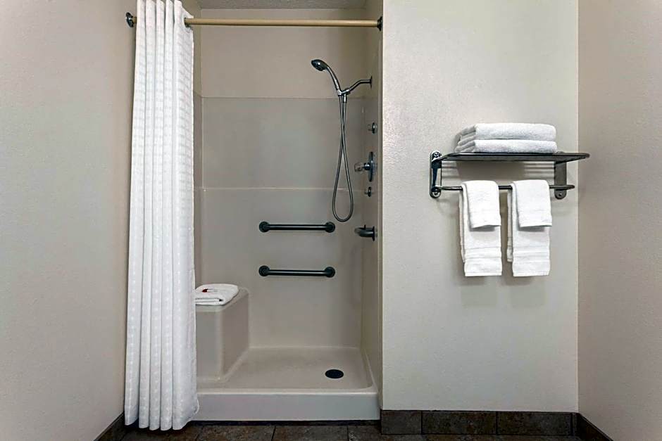 Baymont by Wyndham Hutchinson