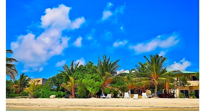 Crown Beach villas - direct access to bikini beach