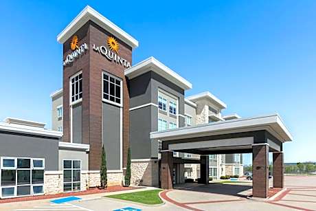 La Quinta Inn & Suites by Wyndham Burleson