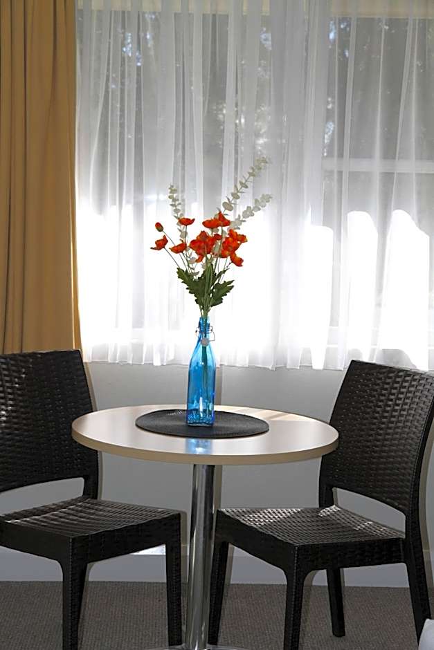 Country Gardens Motel