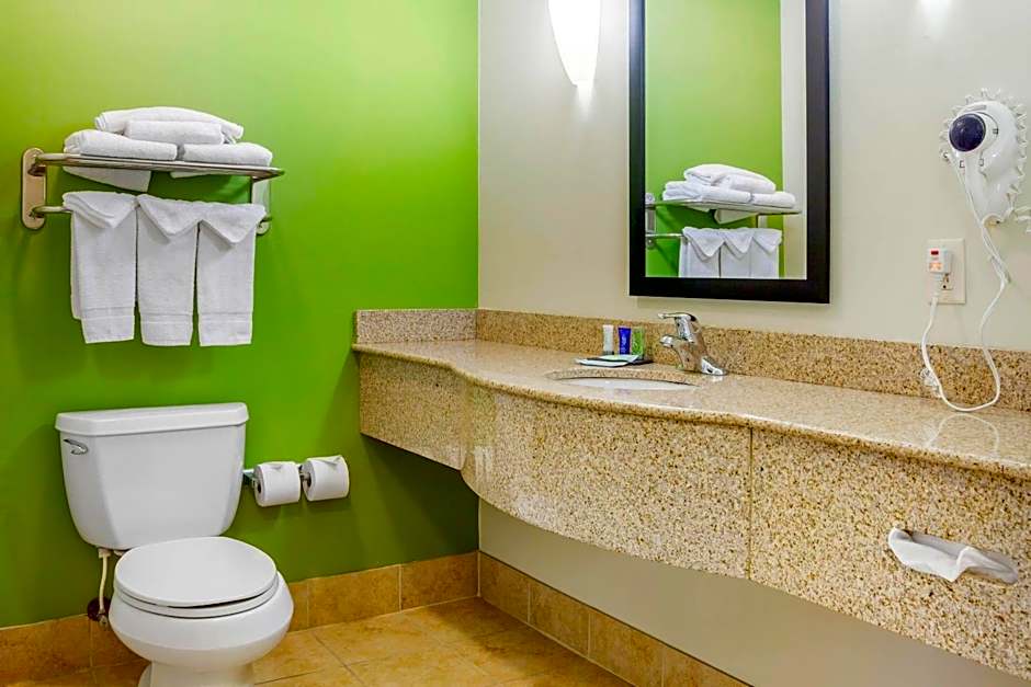 Sleep Inn & Suites Milwaukee Airport