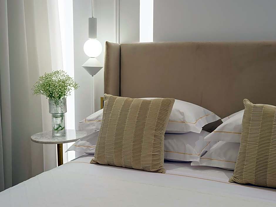 Golden Luxury Suites