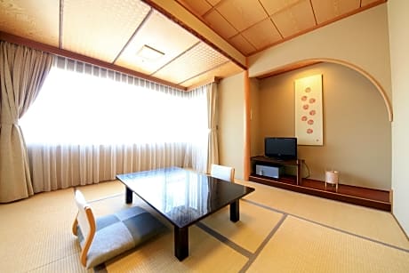 Japanese Style Room with City View - Top Floor