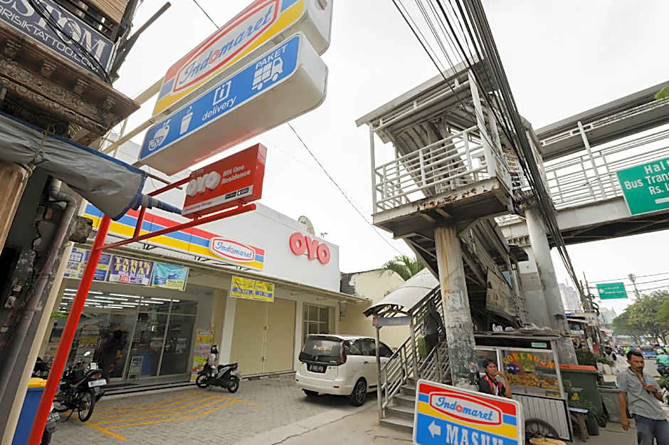 OYO 779 Mn One Residence Syariah Near ITC Cempaka Mas Near Kalbe Farma