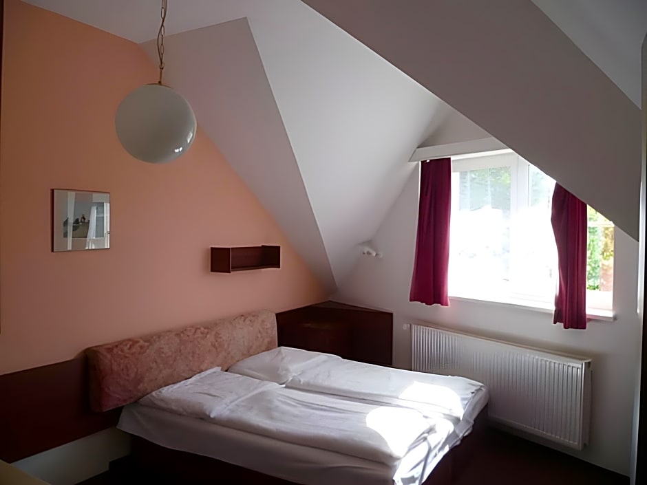 Photo 1 of 5 of Quadruple Room
