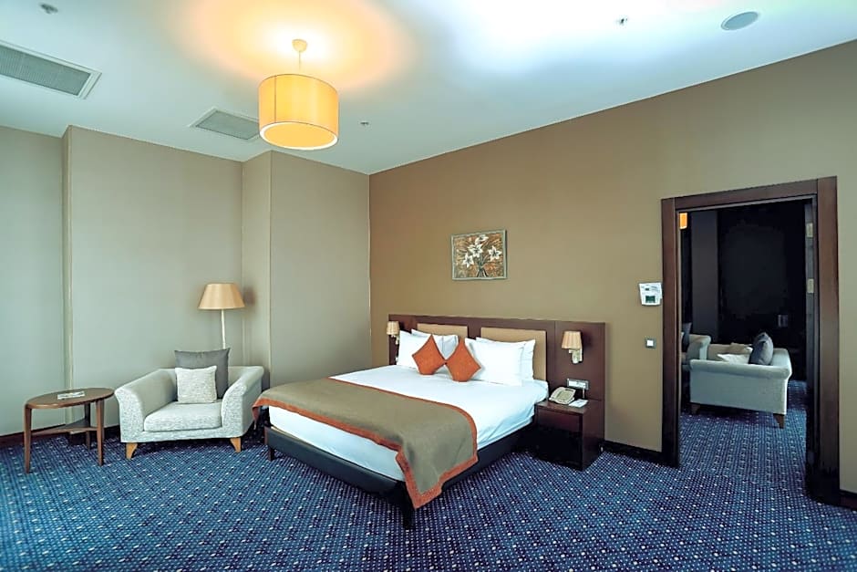 Parkside Hotel & Apartments