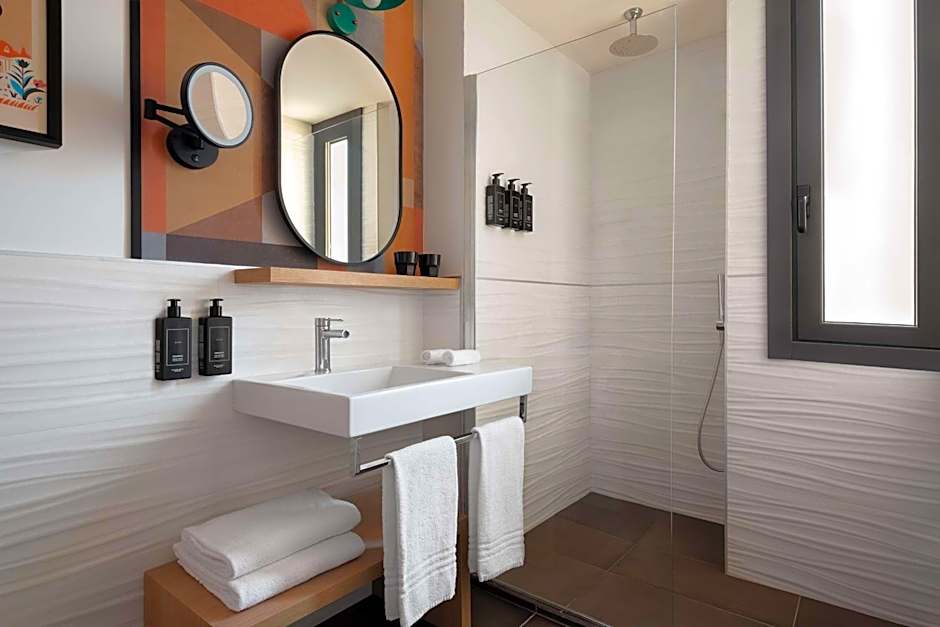 Spring House Hotel Rome Vatican, Tapestry Collection Hilton