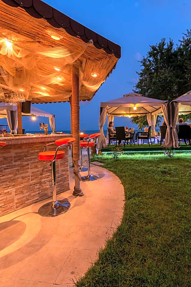 Iris Beach Hotel