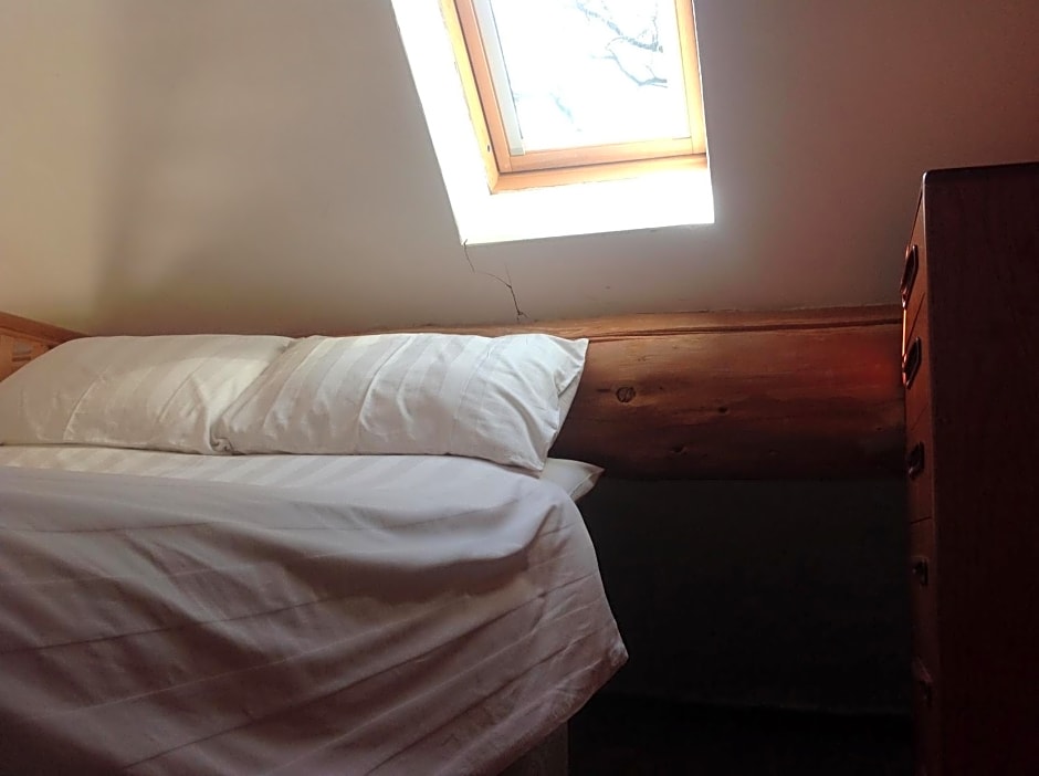 lyne view, log cabin